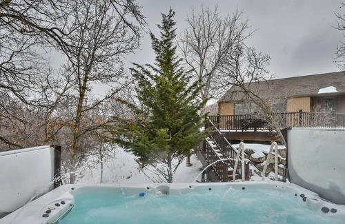 Highland Casa | 7-Bedroom Retreat - Giant Hot Tub, Gorgeous Mountain Views on 2 Acres!