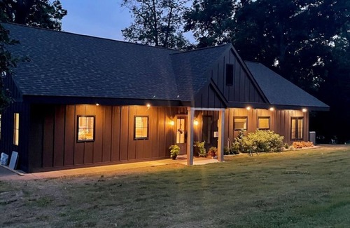 Benton Casa | 7-Bedroom Retreat with Dock on Kentucky Lake: Your Perfect Getaway Haven