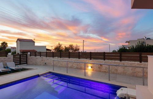 Skaleta Casa | 7 bedroom villa with pool, 700m from the beach!