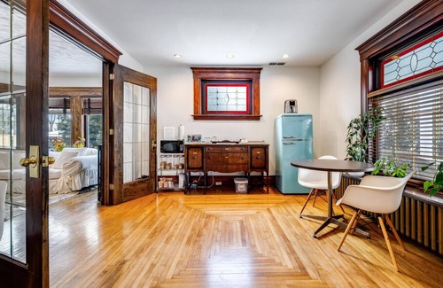 Leamington Casa | 7 Bedrooms, 5.5 Baths, Salt water pool, Hot Tub, Beach