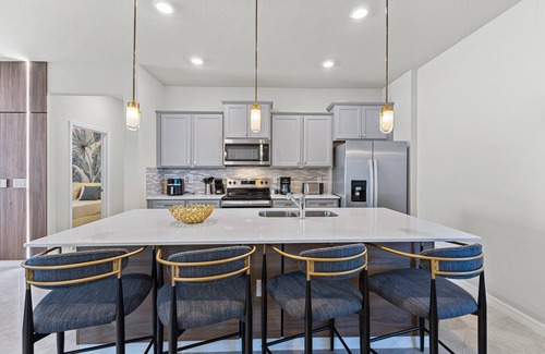Four Corners Villa | 7 BEDS | 6 BATHS MARIO'S ROOM POOL/SPA 16210Trini