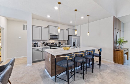 Four Corners Villa | 7 BEDS | 6 BATHS MARIO'S ROOM POOL/SPA 16210Trini