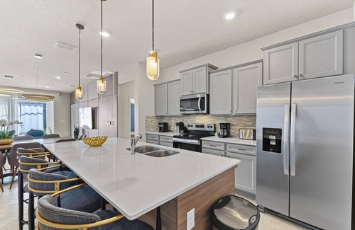 Four Corners Villa | 7 BEDS | 6 BATHS MARIO'S ROOM POOL/SPA 16210Trini