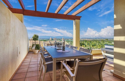 Estombar Chalet De Esquí | 7 Boa nova Immaculately Presented Townhouse with incredible views!