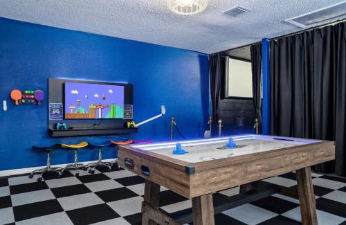Port Tampa City Casa | 7 BR Heated Pool Game Room Theater Sleeps 25