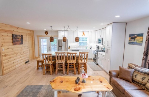Friendship Casa | (#7) Brand New Castle Rock Lake 4 bedroom Lodge House