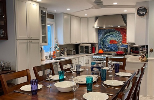 North Beach Haven Casa | 7 BRs w/Gourmet Kitchen & HotTub. Steps to Beach