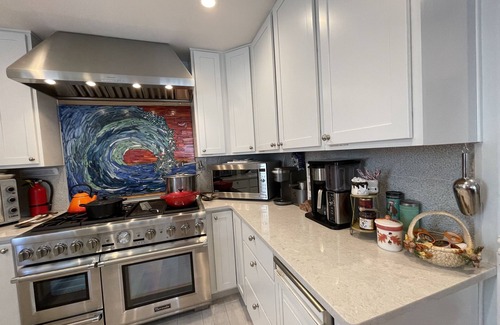 North Beach Haven Casa | 7 BRs w/Gourmet Kitchen & HotTub. Steps to Beach