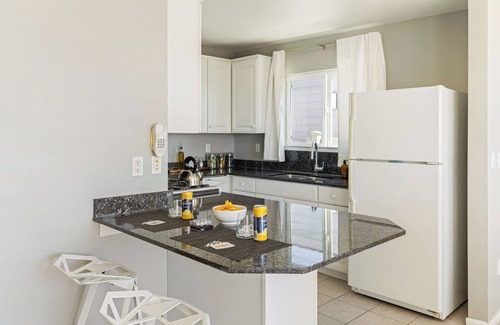 Cayucos Casa | 7 Cayucan Bungalows | Close to Beach + Ocean Views | Sleeps 36