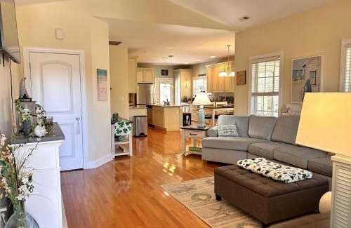 Long Beach Casa | 7 Happy Clams