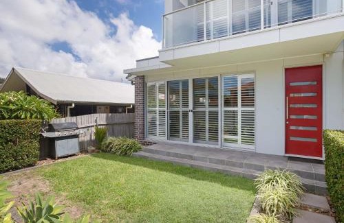 Corlette Casa | 7 Judith Street Stunning duplex with ducted air