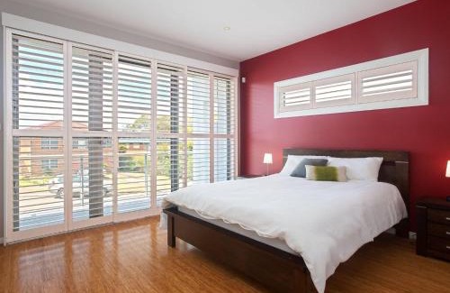 Corlette Casa | 7 Judith Street Stunning duplex with ducted air