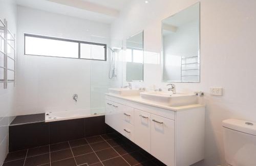 Corlette Casa | 7 Judith Street Stunning duplex with ducted air