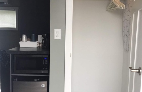 Two Harbors Apartamento | #7 King- View of Lake Superior, 2 minute walk to Burlington Bay!