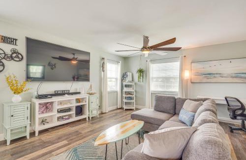 Panama City Apartamento | 7 Mi PCB Beaches, Bays and Sunsets Getaway with Patio