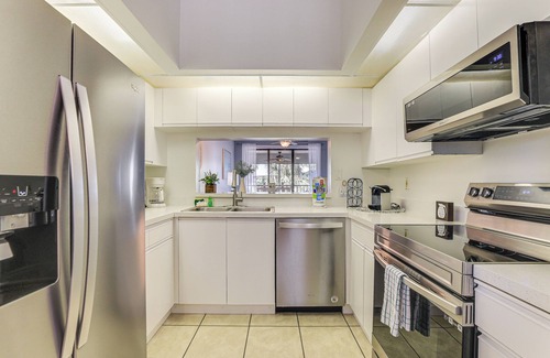 South Bradenton Condominio | 7 Mi to Beach: Condo w/ Pool Access in Bradenton!