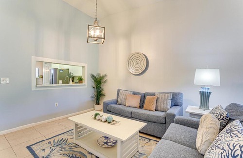 South Bradenton Apartamento | 7 Mi to Beach Condo with Pool Access in Bradenton!
