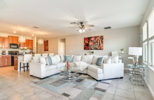Sun City Center Casa | 7 Mi to Beach: Spacious Ruskin Home w/ Patio