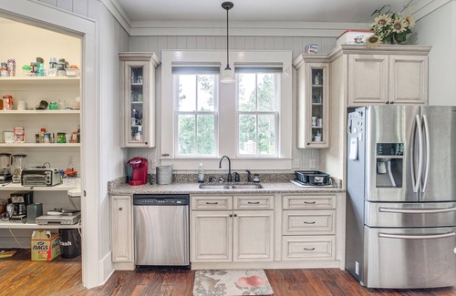 Irwinville Casa | 7 Mi to Downtown Fitzgerald: Spacious Home w/ Deck
