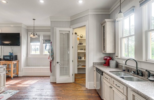 Irwinville Casa | 7 Mi to Downtown Fitzgerald: Spacious Home w/ Deck