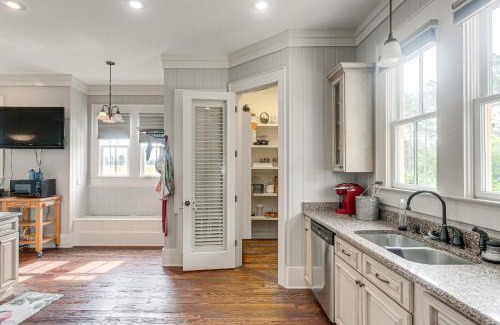 Irwinville Casa | 7 Mi to Downtown Fitzgerald Spacious Home with Deck