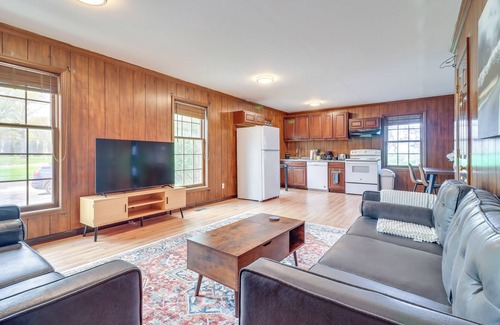 Bedford Apartamento | 7 Mi to Downtown Toledo: Pet-friendly Apartment