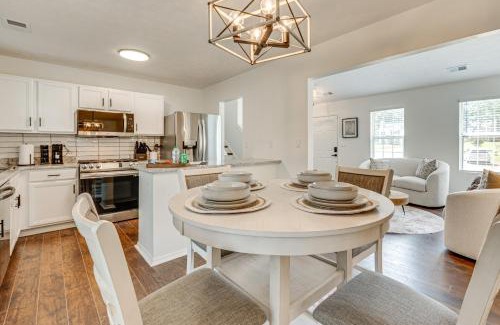 Atlanta Casa | 7 Mi to Dtwn ATL Upscale Family Home with Balcony