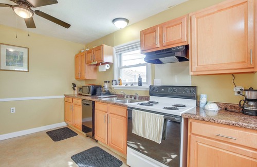 Kettering Casa | 7 Mi to Dtwn Dayton: Home in Kettering w/ Yard