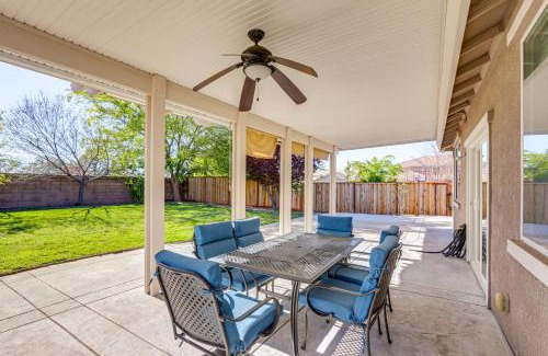 Roseville Casa | 7 Mi to Dtwn Home with Fenced Yard in Roseville!