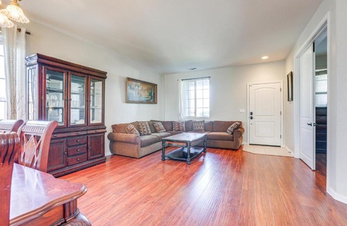 Roseville Casa | 7 Mi to Dtwn Home with Fenced Yard in Roseville!