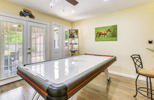 Southeast Houston Casa | 7 Mi to Dtwn Houston Family Home with Patio and Yard