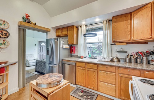 Cedar Mill Casa | 7 Mi to Dtwn Portland: Quiet Yet Central Home