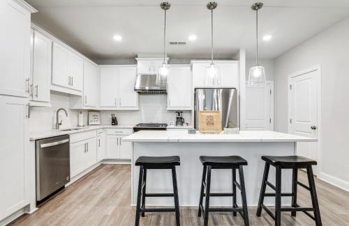 Atlanta Casa | 7 Mi to Dtwn Sleek Retreat in Atlanta!