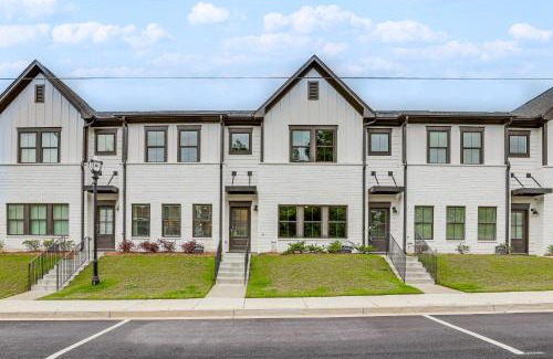 Atlanta Casa | 7 Mi to Dtwn Sleek Retreat in Atlanta!