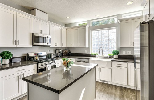 Cedar Hills Casa | 7 Mi to Dwtn Portland - Home w/ Patio!