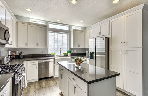 Cedar Hills Casa | 7 Mi to Dwtn Portland - Home w/ Patio!
