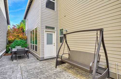 Cedar Hills Casa | 7 Mi to Dwtn Portland - Home w/ Patio!