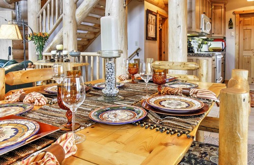 Granby Cabina | Casa aislada de Granby con vistas al monte y bañera de hidromasaje privada