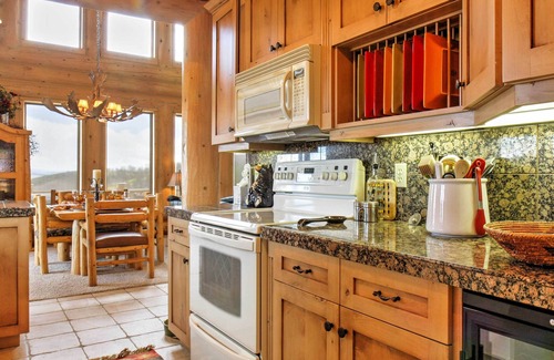 Granby Cabina | Casa aislada de Granby con vistas al monte y bañera de hidromasaje privada