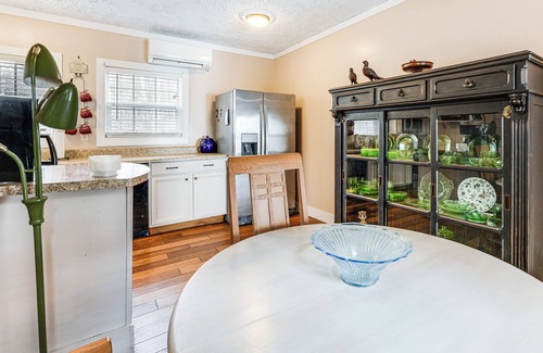 Hayesville Cabina | 7 Mi to Lake Chatuge: Creekside Cabin w/ Decks!
