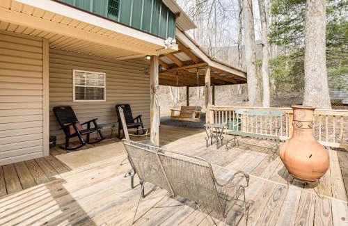 Hayesville Casa | 7 Mi to Lake Chatuge Creekside Cabin with Decks!