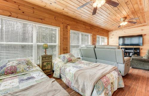Hayesville Casa | 7 Mi to Lake Chatuge Creekside Cabin with Decks!