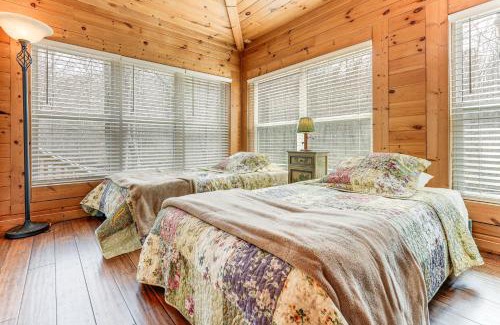 Hayesville Casa | 7 Mi to Lake Chatuge Creekside Cabin with Decks!