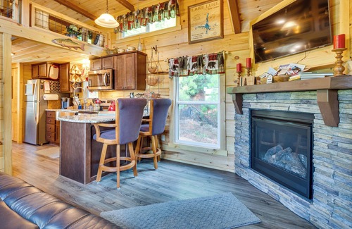 Mill Spring Cabina | 7 Mi to Lake Lure: Mill Spring Cabin w/ Hot Tub