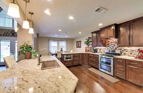 Denton Casa | 7 Mi to Lewisville Lake: Spacious Denton Home