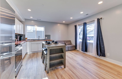New Albany Casa | 7 Mi to Louisville: Pet-Friendly New Albany Home