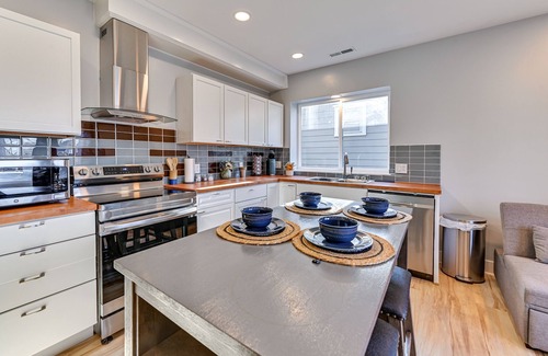 New Albany Casa | 7 Mi to Louisville: Pet-Friendly New Albany Home