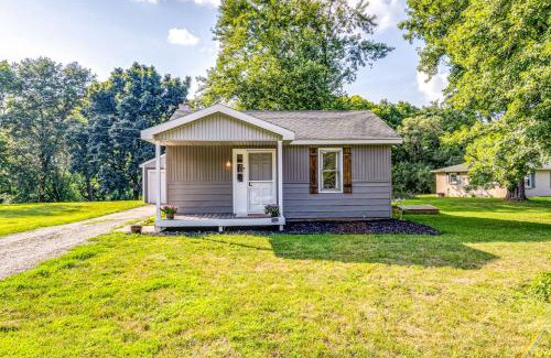 Maxwell Casa | 7 Mi to Mounds State Park Indiana Home with Porch!