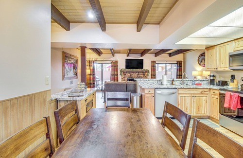 Pinetop Apartamento | 7 Mi to Rainbow Lake: Pinetop Condo w/ Patio!