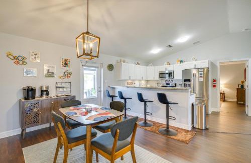 Fort Myers Casa | 7 Mi to River District Cape Coral Home with Lanai